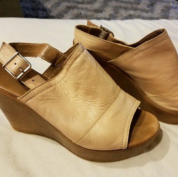 Wedge sandal - Picture 1 of 5